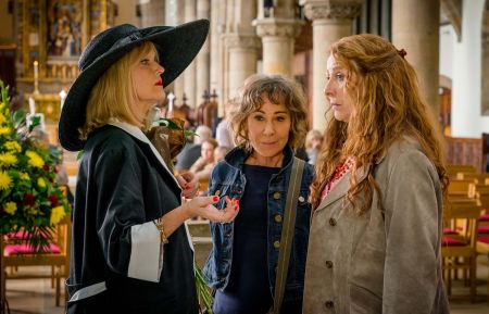 Miranda Richardson as Sue Thackery, Zoe Wanamaker as Gail Stanley, and Phyllis Logan as Linda Hutchinson in Girlfriends