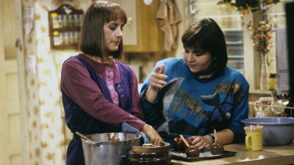 Laurie Metcalf and Roseanne Barr in 'BOO!' episode of Rosanne from 1989