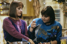 Laurie Metcalf and Roseanne Barr in 'BOO!' episode of Rosanne from 1989