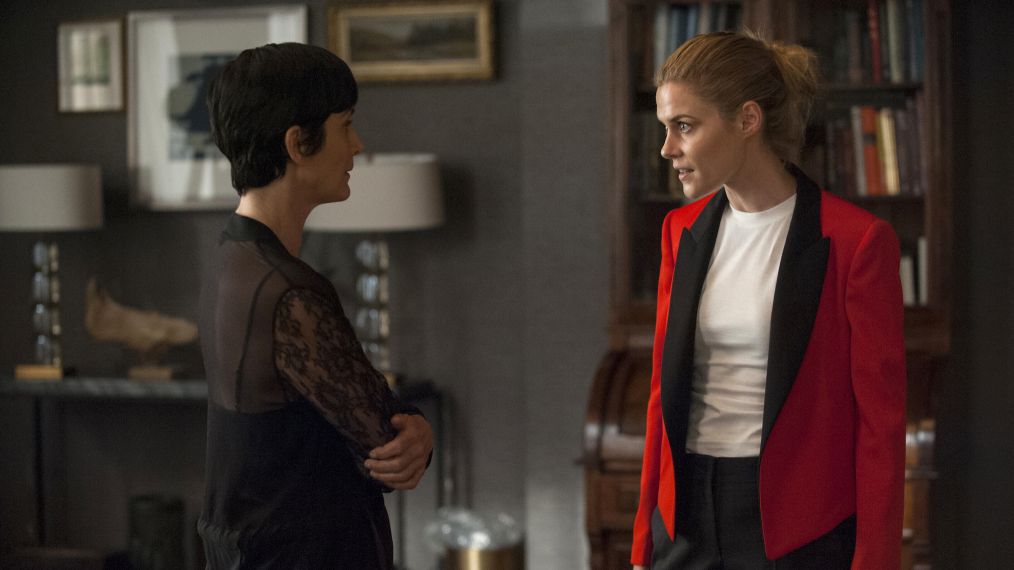 Carrie-Anne Moss as Jeri and Rachael Taylor as Trish in Marvel's Jessica Jones