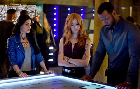 Emeraude Toubia, Katherine McNamara, Isaiah Mustafa - Shadowhunters