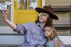 Chandler Riggs - The Walking Dead - Season 8, Episode 9 - Carl and Judith Grimes take a selfie