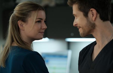 Emily VanCamp and Matt Czuchry in The Resident