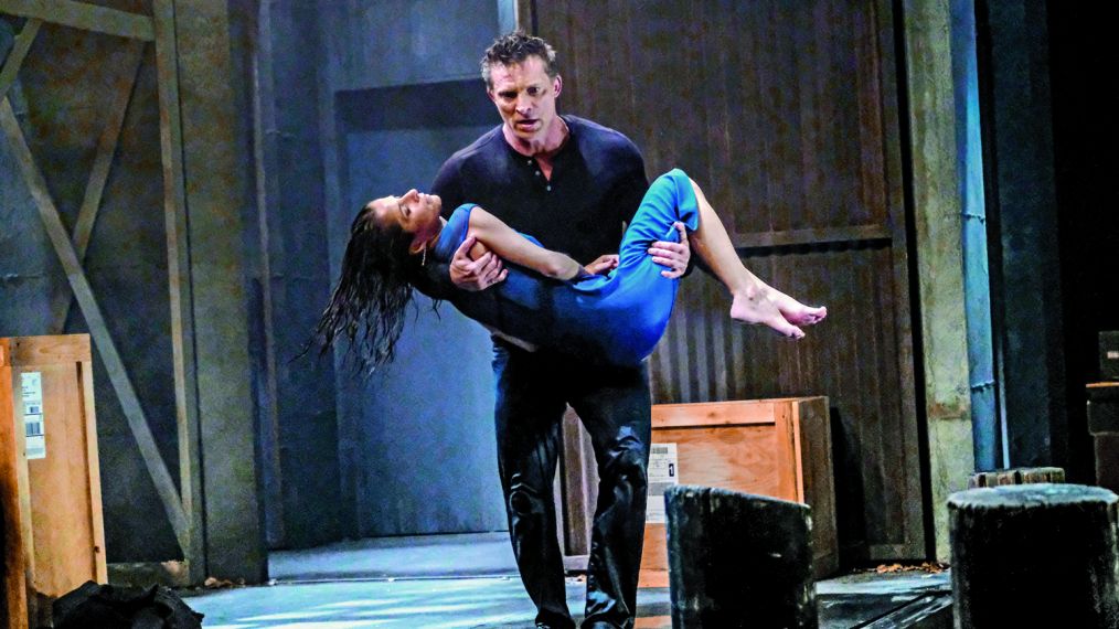 Steve Burton carrying Kelly Monaco in General Hospital