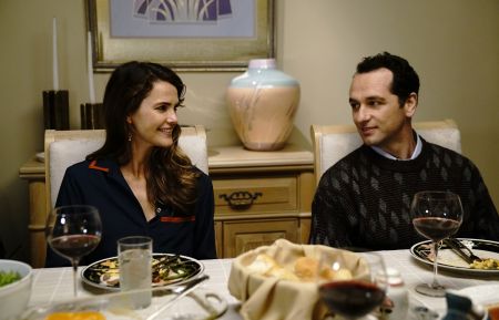 Keri Russell as Elizabeth Jennings, Matthew Rhys as Philip Jennings. CR: Patrick Harbron/FX