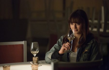 Ella Purnell as Tess drinking wine in Sweetbitter - Season 1