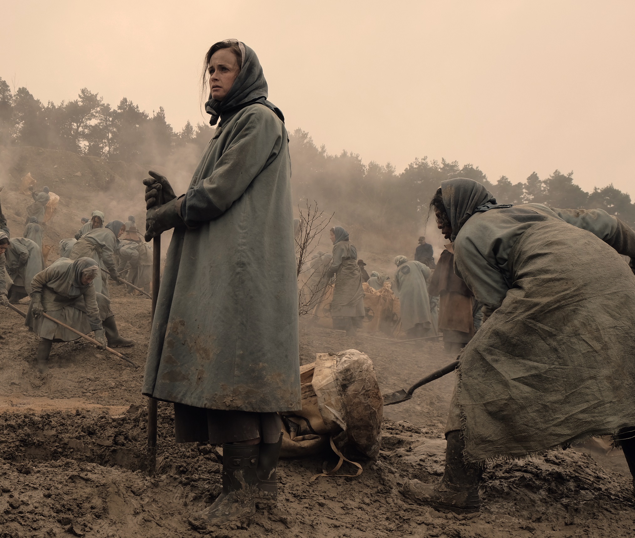 'The Handmaid's Tale' FirstLook Photo of Alexis Bledel's Ofglen in