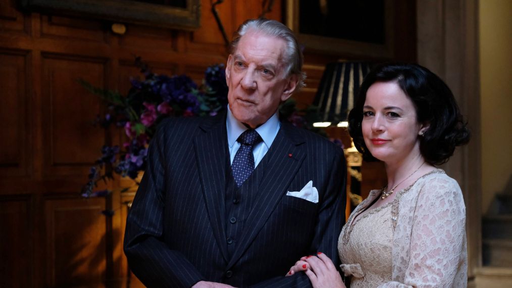 Donald Sutherland as J. Paul Getty, Sr., Amanda Drew as Belinda on 'Trust'