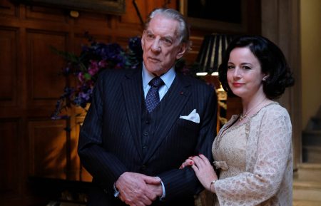 Donald Sutherland as J. Paul Getty, Sr., Amanda Drew as Belinda on 'Trust'