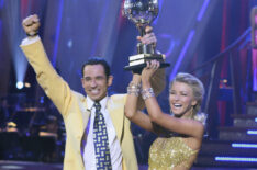 Dancing With the Stars - Helio Castroneves and Julianne Hough hoisting their trophy