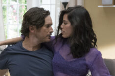 Splitting Up Together - Oliver Hudson and Kelsey Asbille