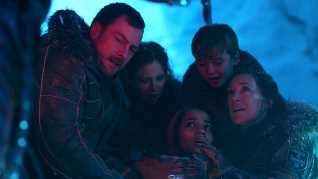 Lost In Space - Toby Stephens, Parker Posey, Taylor Russell, Maxwell Jenkins, Molly Parker