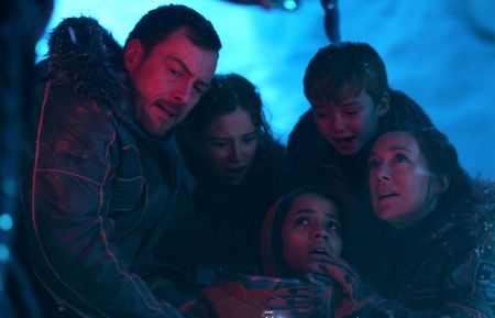 Lost In Space - Toby Stephens, Parker Posey, Taylor Russell, Maxwell Jenkins, Molly Parker