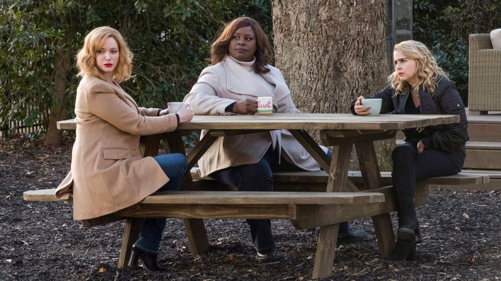 Good Girls - Christina Hendricks as Beth Boland, Retta as Ruby Hill, Mae Whitman as Annie Marks - 'Summer Of The Shark'