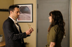 Jake Johnson and Zooey Deschanel in The New Girl