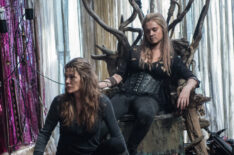 Paige Turco as Abby and Eliza Taylor as Clarke in The 100 - 'Perverse Instantiation'