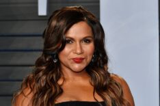 Mindy Kaling attends the 2018 Vanity Fair Oscar Party