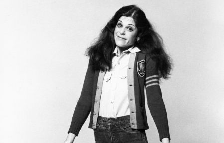 Portrait of American actress and comedienne Gilda Radner (1946 - 1989) as she poses against a white background, New York, New York, late 1970s. (Photo by Anthony Barboza/Getty Images)