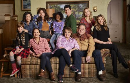 Roseanne - Ames McNamara, Sara Gilbert, Laurie Metcalf, Emma Kenney, Jayden Rey, Roseanne Barr, Michael Fishman, John Goodman, Lecy Goranson, Sarah Chalke