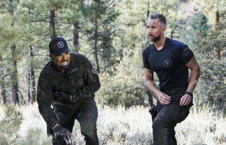 Shemar Moore as Daniel 'Hondo' Harrelson and Jay Harrington as David 'Deacon' Kay in SWAT - 'Hunted'