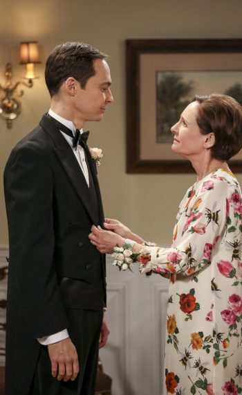 Sheldon Cooper (Jim Parsons) and Mary (Laurie Metcalf) in The Big Bang Theory - 'The Bow Tie Asymmetry'