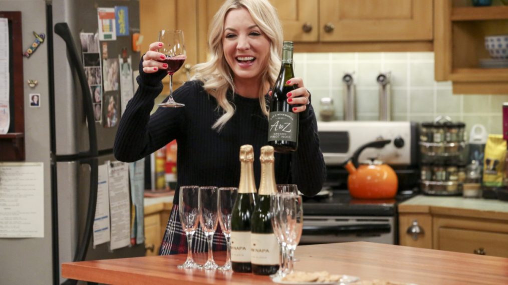 Penny (Kaley Cuoco) in The Big Bang Theory - The Bow Tie Asymmetry