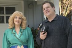 Wendi McLendon-Covey and Jeff Garlin in The Goldbergs