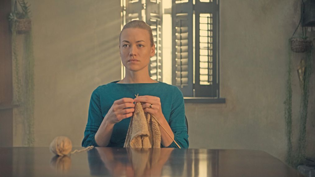 Yvonne Strahovski as Serena Joy knitting in The Handmaid's Tale