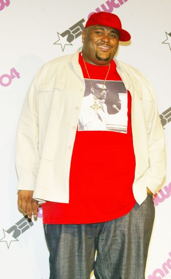 Singer Reuben Studdard poses backstage at the 2004 Black Entertainment Awards