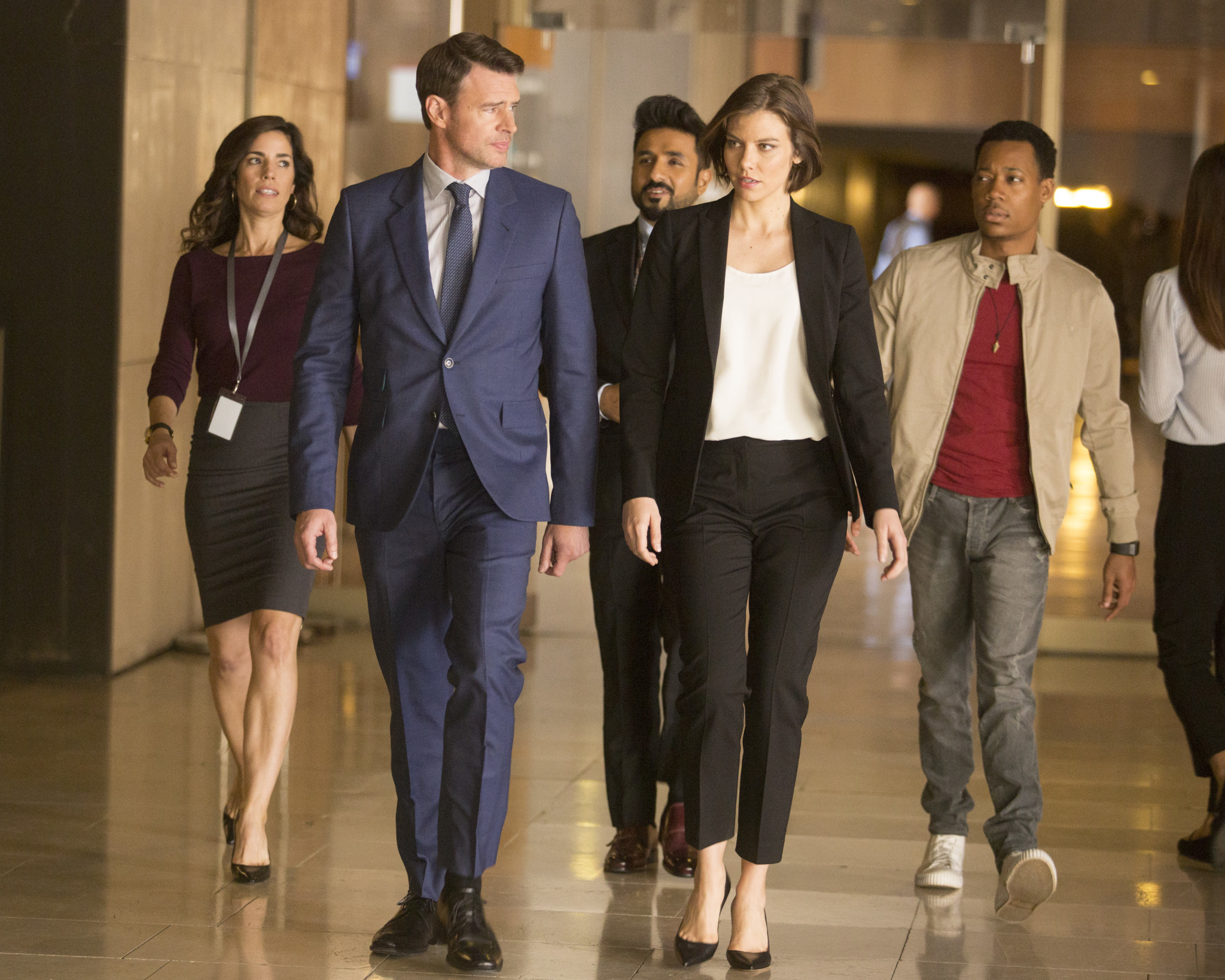 Scott Foley Talks Working With In Demand Lauren Cohan On