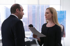 Suits - Season 6 - Rick Hoffman as Louis Litt, Amanda Schull as Katrina Bennett