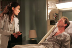 Lisa Edelstein as Dr. Lisa Cuddy, Hugh Laurie as Dr. Gregory House, Hugh Laurie as Dr. Gregory House on 'House' - Season 1