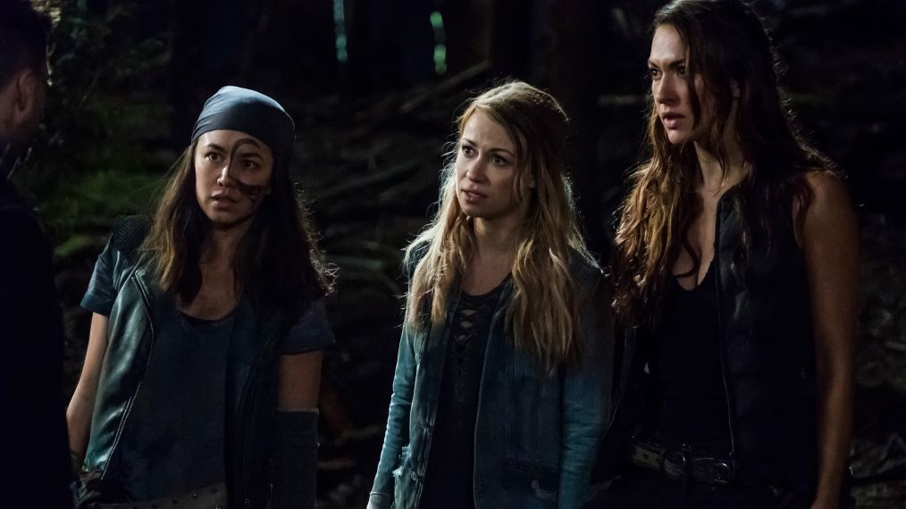 The 100 - Luisa D'Oliveira as Emori, Chelsey Reist as Harper and Tasya Teles as Echo - 'Shifting Sands'