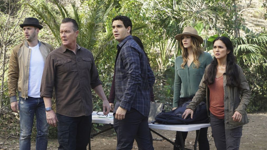 “Monkey See, Monkey Poo” – To stop a dangerous virus from spreading, Team Scorpion must locate a rare endangered monkey in the Amazon that has the antibody for the cure. Also, Toby and Happy see a counselor (guest star Penn Jillette returns) to prepare for matrimony, on SCORPION, Monday, March 13 (10:00-11:00 PM, ET/PT) on the CBS Television Network. Pictured:Eddie Kaye Thomas, Robert Patrick, Elyes Gabel, Katharine McPhee, Rebeka Montoya. Photo: Monty Brinton/CBS ©2017 CBS Broadcasting, Inc. All Rights Reserved