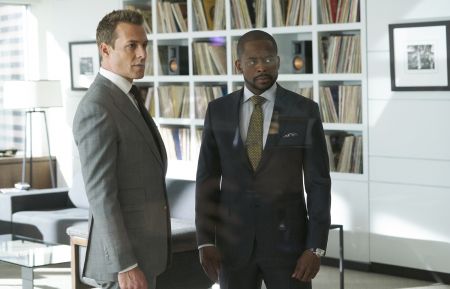 SUITS -- Episode 801 -- Pictured: (l-r) -- (Photo by: Ian Watson/USA Network)