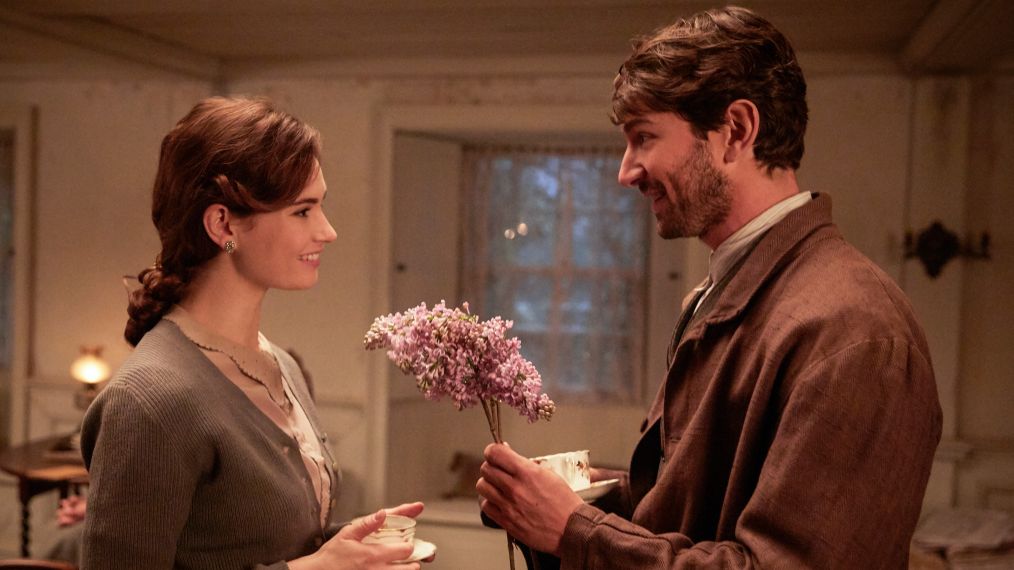 The Guernsey Literary and Potato Peel Pie Society - Lily James and Michiel Huisman