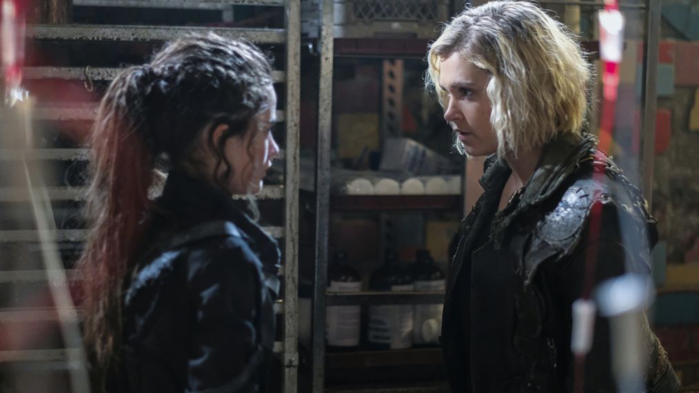 Lola Flanery as Madi and Eliza Taylor as Clarke in The 100 - 'The Dark Year'