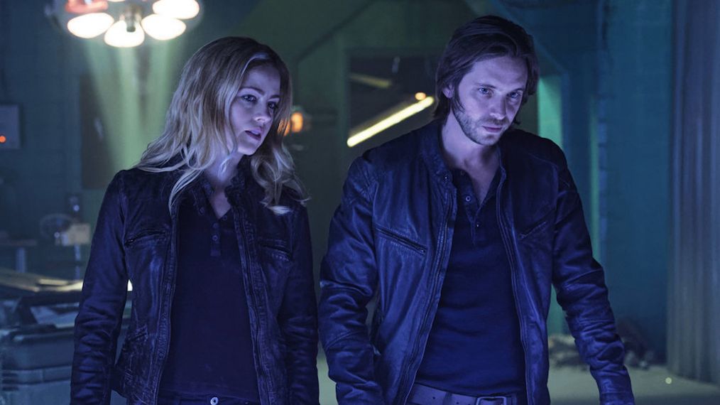 Amanda Schull as Cassandra Railly and Aaron Stanford as James Cole in 12 Monkeys - Season 4