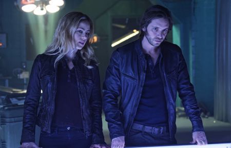 Amanda Schull as Cassandra Railly and Aaron Stanford as James Cole in 12 Monkeys - Season 4