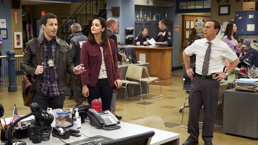 Andy Samberg as Jake Peralta, Melissa Fumero as Amy Santiago, Joe Lo Truglio as Charles Boyle kin Brooklyn Nine-Nine - Season 5