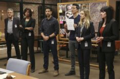 Joe Mantegna (David Rossi), Aisha Tyler (Dr. Tara Lewis), Adam Rodriguez (Luke Alvez), Daniel Henney (Matt Simmons), A.J. Cook (Jennifer Jareau), Paget Brewster (Emily Prentiss) in Criminal Minds - 'Mixed Signals'