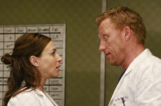 Amelia Shepherd (Caterina Scorsone) and Owen Hunt (Kevin McKidd) in Grey’s Anatomy