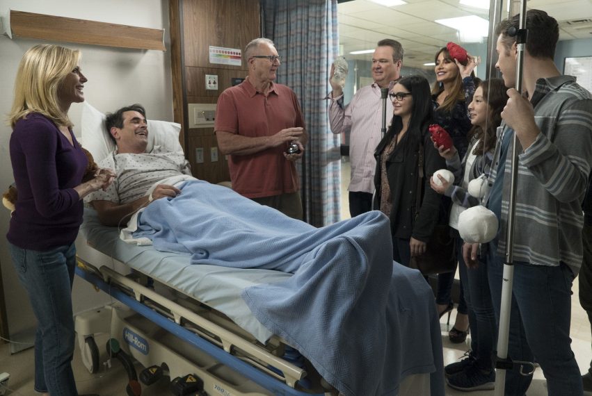 MODERN FAMILY - "Dear Beloved Family" - "Modern Family" celebrates its milestone 200th episode! Gloria has to rush Phil to the hospital for an emergency surgery after he experiences some intense stomach pains and rallies the entire family to be by his side on "Modern Family," WEDNESDAY, JAN. 10 (9:00-9:31 p.m. EST), on The ABC Television Network. (ABC/Richard Cartwright) JULIE BOWEN, TY BURRELL, ED O'NEILL, ERIC STONESTREET, ARIEL WINTER, SOFIA VERGARA, AUBREY ANDERSON-EMMONS, NOLAN GOULD
