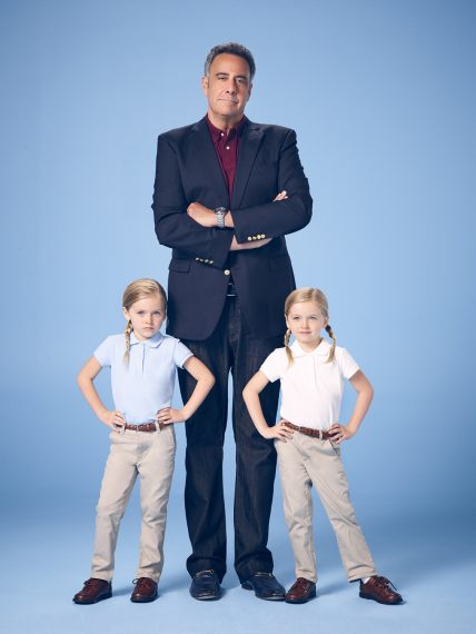 SINGLE PARENTS - ABC's "Single Parents" stars Ella Allan as Amy, Brad Garrett as Douglas, and Mia Allan as Emma. (ABC/F. Scott Schafer)