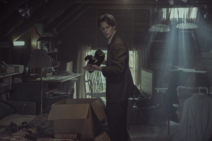 Castle Rock -- "Filter" - Episode 106 - HenryÕs son visits from Boston; a funeral stirs up unsettling memories. Shown: Bill Skarsgard (Photo by: Patrick Harbron/Hulu)