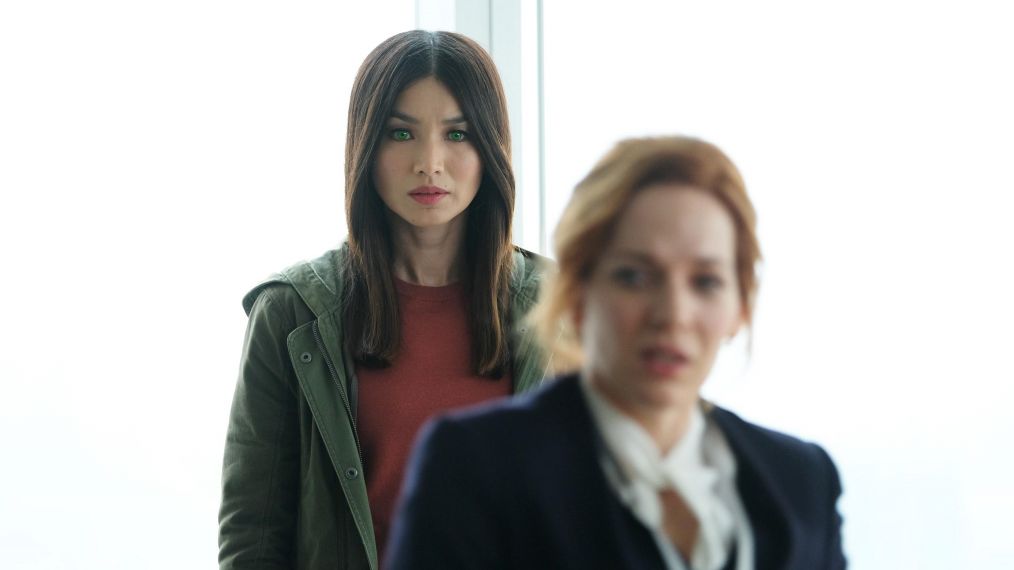 Gemma Chan as Mia and Katherine Parkinson as Laura in Humans - Season 3, Episode 5