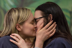 Taylor Schilling and Laura Prepon kissing in Orange is the New Black