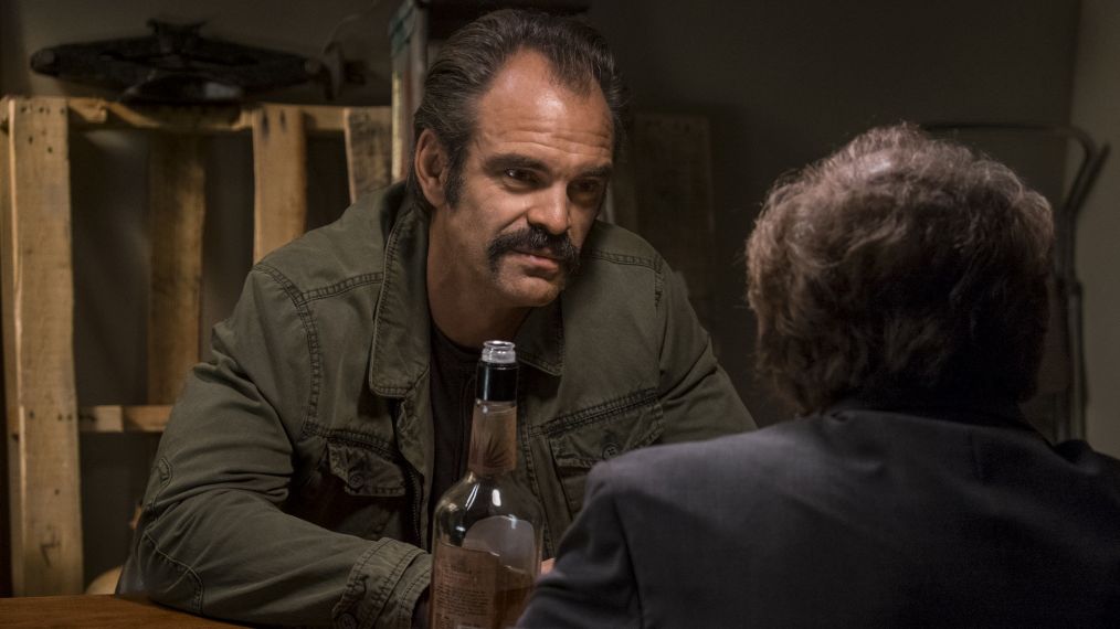 Steven Ogg as Simon, Xander Berkeley as Gregory - The Walking Dead - Season 8, Episode 15