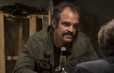 Steven Ogg as Simon, Xander Berkeley as Gregory - The Walking Dead - Season 8, Episode 15