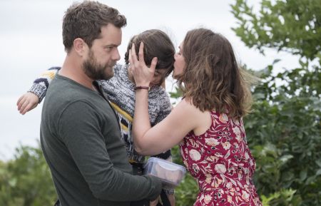 Joshua Jackson as Cole and Ruth Wilson as Alison in The Affair (Season 4, Episode 4). -Photo: Phil Caruso/SHOWTIME -Photo ID: The Affair_404_1096